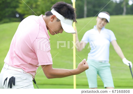 Men and women playing golf Men and women playing golf 67168808