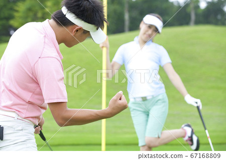 Men and women playing golf Men and women playing golf 67168809