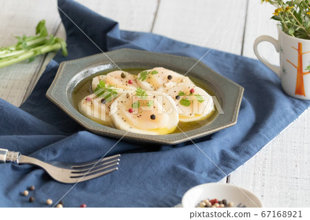 Carpaccio of turnip scallop 67168921