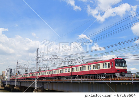 穿越中川橋的京急公司600列車 穿越中川橋的京急公司600列車 67169604