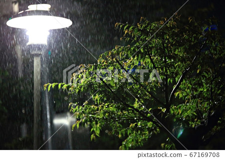 情緒，雨天，背景虛化 67169708