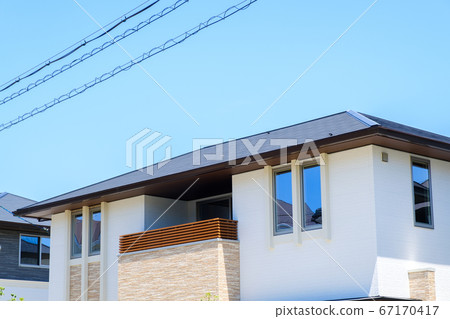 Blue sky and model house image of a new residential area 67170417