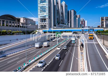<<Tokyo>> Traffic image, Shuto Expressway Wangan Line 67171085