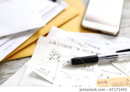 Image of sorting and sorting postal items and receipts, paperwork and household accounts Image of sorting and sorting postal items and receipts, paperwork and household accounts 67171493