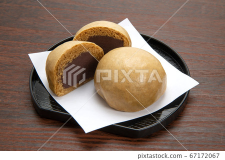 Japanese sweets tea bun 67172067