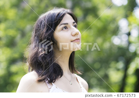 戶外女性肖像 戶外女性肖像 67172573