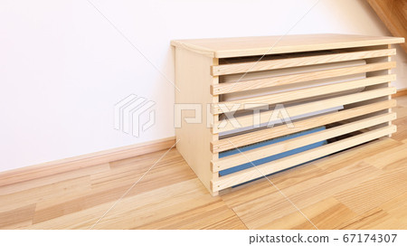 Air conditioner under the stairs of LDK 67174307