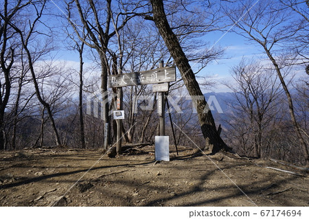Gunma, Tochigi Prefectural border, Tochigi Hyakumeizan Senningatake, mountain trail from the Iwakiri mountain trail entrance near the summit 67174694