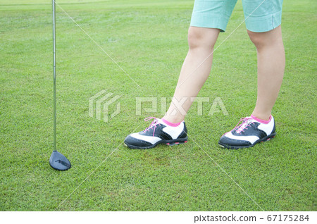 Female golfer's feet 67175284