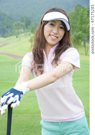 Female golfer Female golfer 67175285