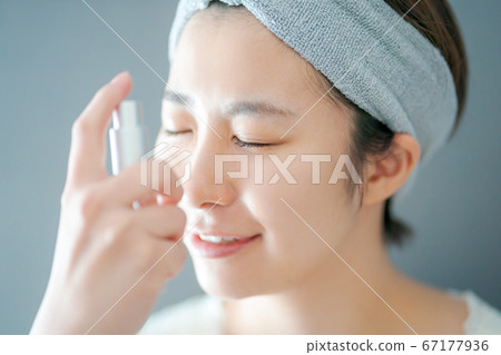 Skin care women in their thirties 67177936