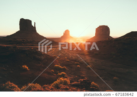 Monument Valley at sunrise, Arizona, USA 67183642