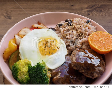 Beef Hamburger Steak and Broccoli Stir-Fry Beef Hamburger Steak and Broccoli Stir-Fry 67184384