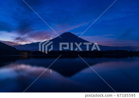 (靜岡縣)黎明之星和富士山的狸樹湖 (靜岡縣)黎明之星和富士山的狸樹湖 67185595