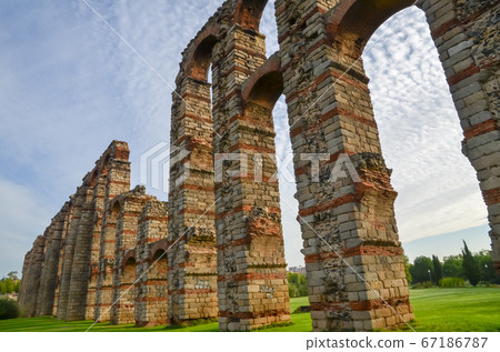 Morning Miragros Aqueduct (Merida, Spain) Morning Miragros Aqueduct (Merida, Spain) 67186787