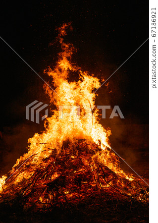 Top of a giant bonfire burning in the night Top of a giant bonfire burning in the night 67186921