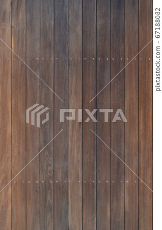 Wooden door, vertical position 67188082