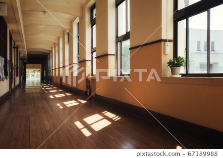 School corridor (Toyosato Elementary School former school building) 67189988