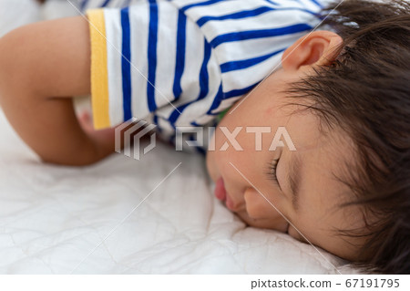 Infant's sleeping face Up Boys Bokeh 67191795
