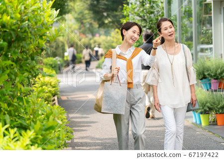 Mother and daughter shopping Mother and daughter shopping 67197422
