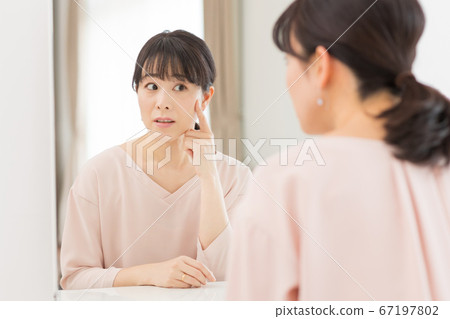 Middle-aged woman doing skincare 67197802