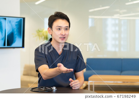 Young doctor to see Young doctor to see 67198249