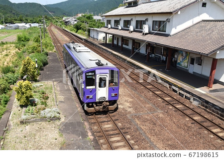 Kansai Line Kan departure Kamo line diesel car 67198615