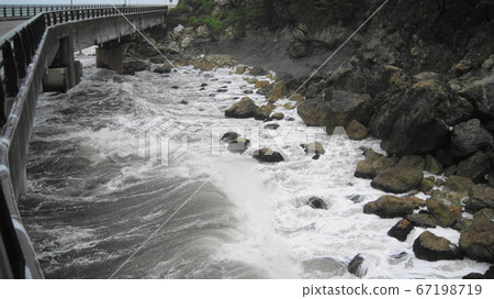 海浪襲擊了Shishigahana橋和海岸 海浪襲擊了Shishigahana橋和海岸 67198719