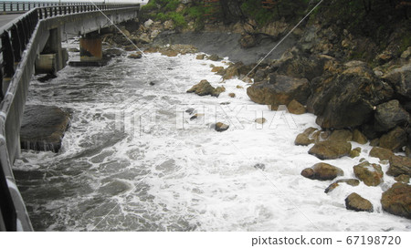 Waves hitting Shishigahana Bridge and the coast Waves hitting Shishigahana Bridge and the coast 67198720