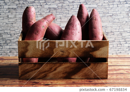Sweet potatoes in a wooden box 67198834