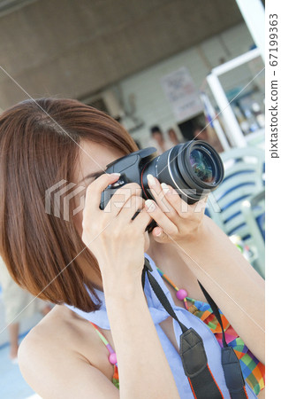 婦女拍照 67199363