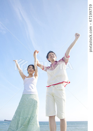 Couple to jump 67199759