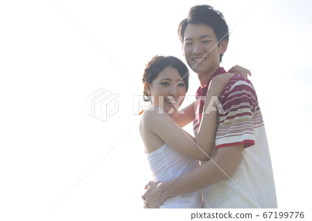 Hugs couple 67199776