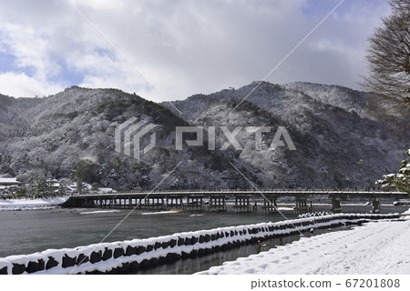 佐賀嵐山渡月橋的雪景 佐賀嵐山渡月橋的雪景 67201808