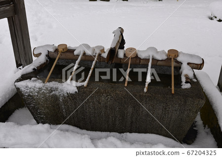 Kyokuzo Horinji洗手盆的雪景 Kyokuzo Horinji洗手盆的雪景 67204325