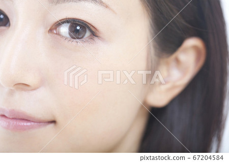 女性的臉 67204584