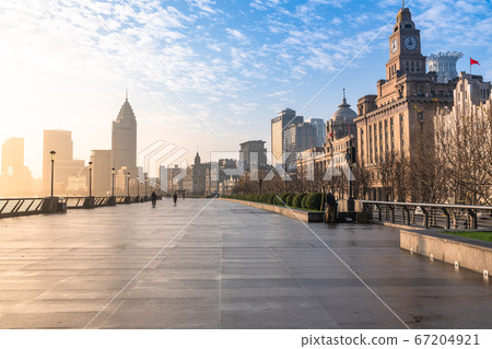 <上海>清晨的上海城市風光和外灘 67204921