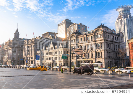 <上海>清晨的上海城市風光和外灘 67204934