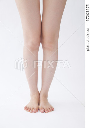 Women's feet 67205275