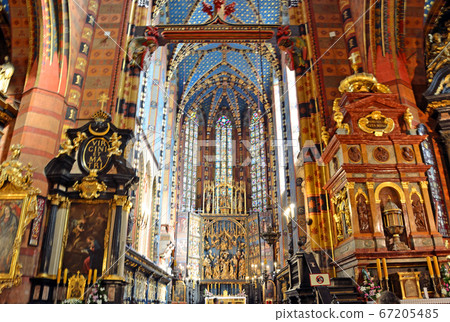Main altar of St. Mary's Church in Krakow 67205485