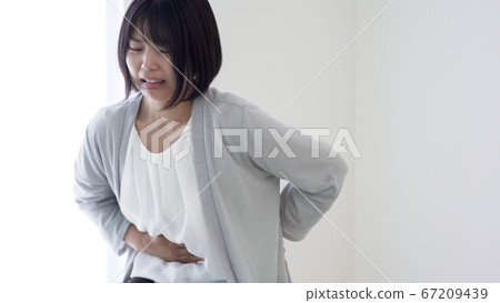 胃痛的女人 胃痛的女人 67209439