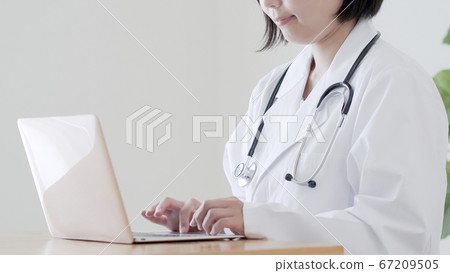 A doctor A doctor 67209505