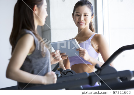 Female trainer working in the gym 67211603