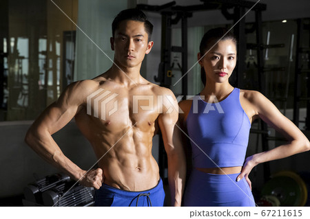 Portrait of men and women in the gym Portrait of men and women in the gym 67211615