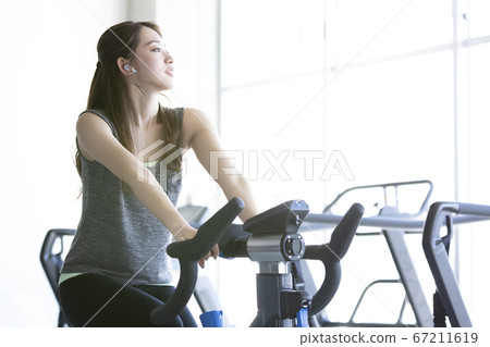Women exercising at the gym Women exercising at the gym 67211619