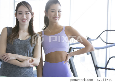 一個穿著運動服的女人的肖像 一個穿著運動服的女人的肖像 67211640