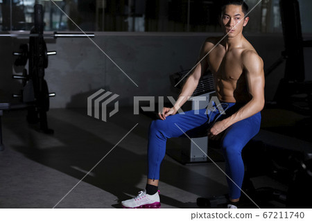 Men resting at the gym 67211740