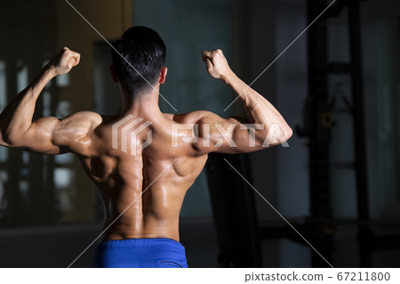 Portrait of muscular man 67211800