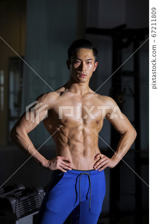 Portrait of muscular man 67211809