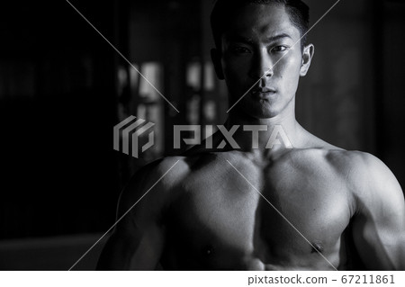 肌肉男的肖像 67211861